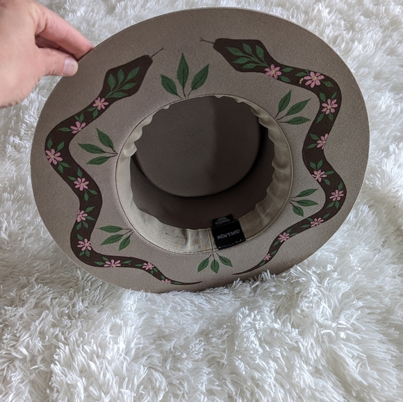 COPY - Lunabloom snake hat, taupe EUC - Picture 4 of 5